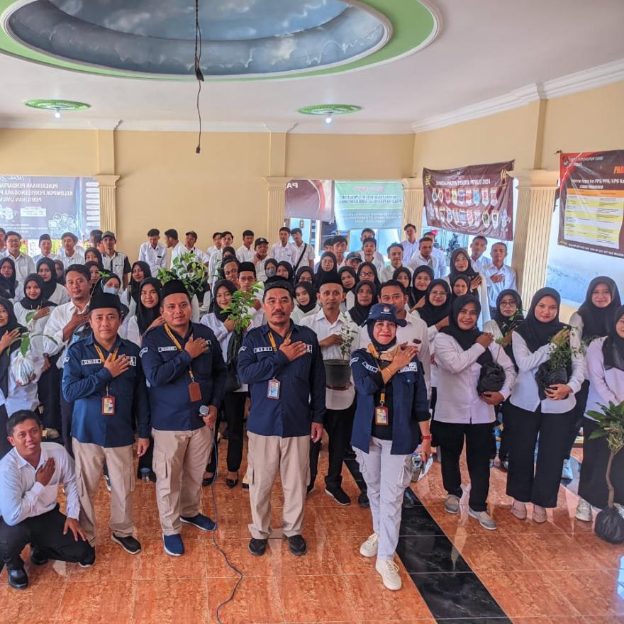 Pelantikan KPPS (Kelompok Penyelenggara Pemungutan Suara) Tahun 2024 di Desa Kalimati